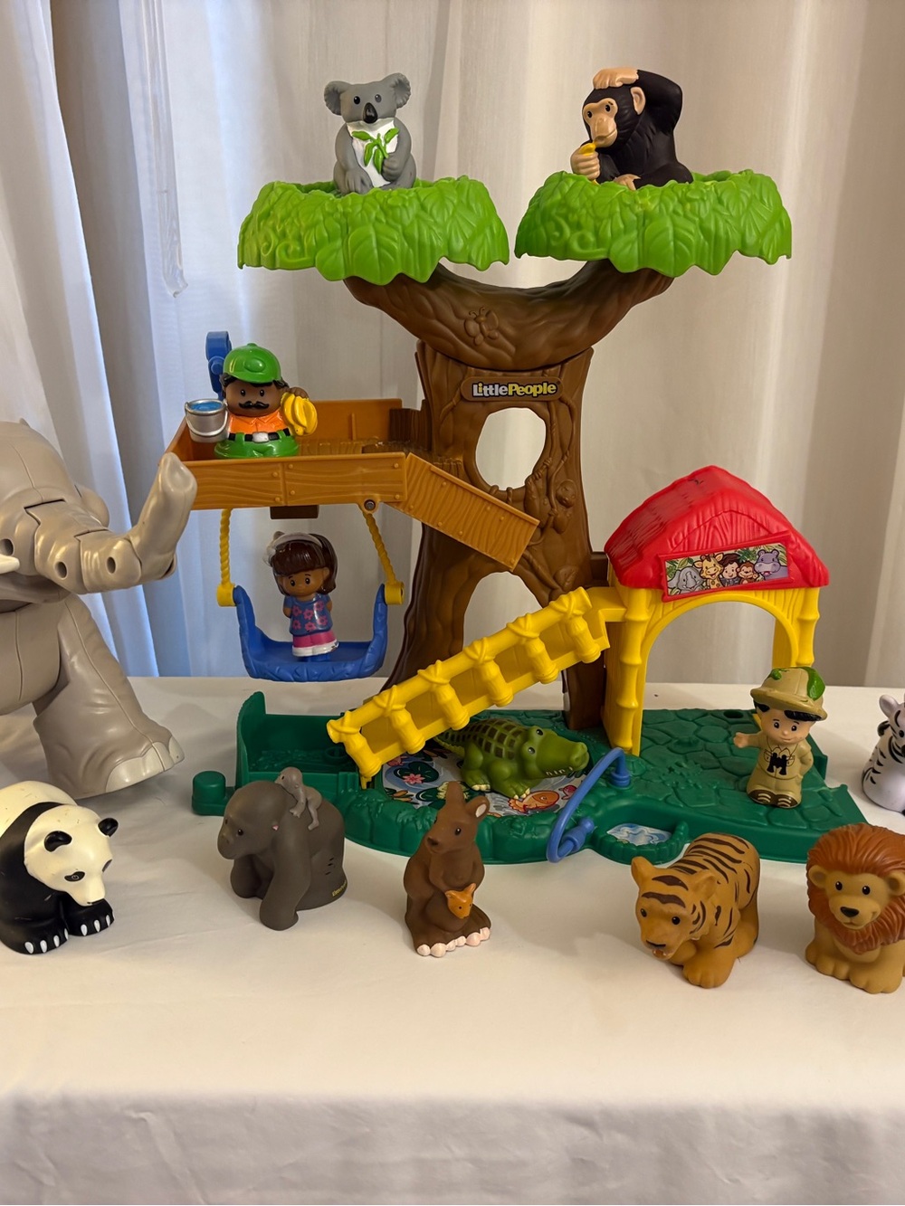 Fisher-Price Little People Big Animal Zoo Lot with Big Elephant & 10 Animals